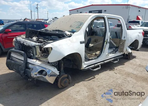 2010 Toyota Tundra Grade 5.7L V8 z USA, uszkodzony, nr VIN 5TFDW5F17AX129858